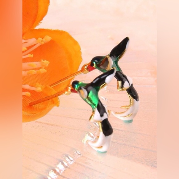 ✨3for$38sale New Minimalist Tiny Hummingbird Hoop Earrings / Bird Earrings - Picture 2 of 12